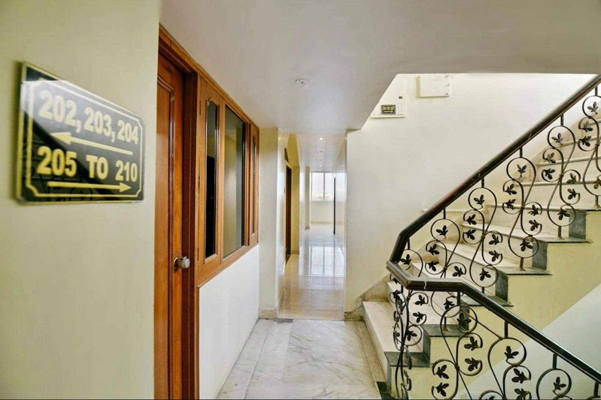 Hotel Rang Mahal Near International Airport 3*