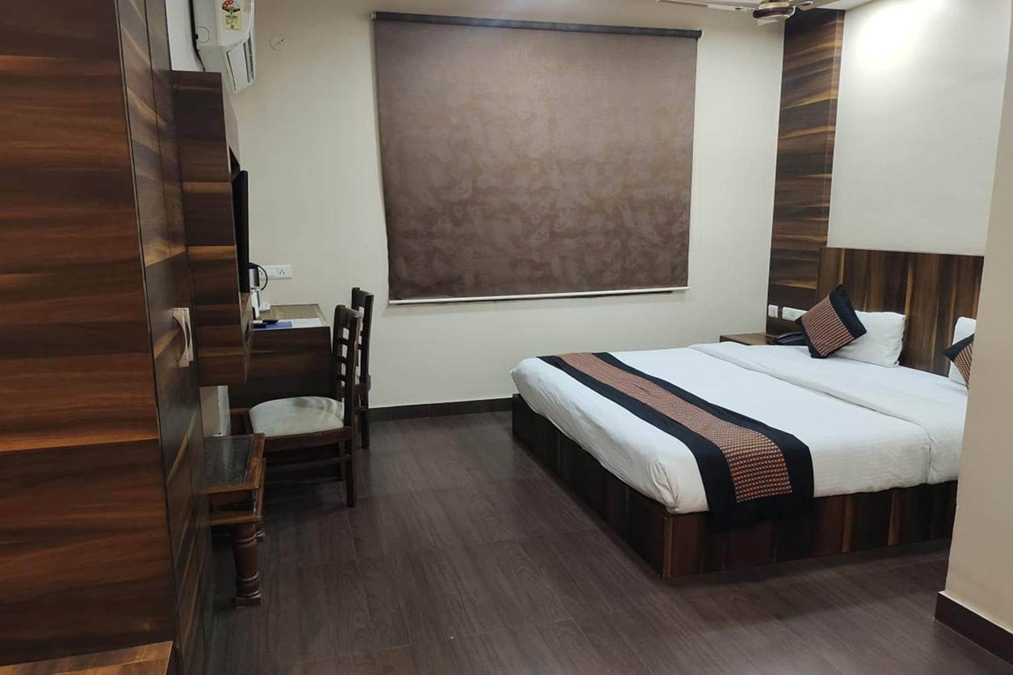 Rang Mahal Near International Airport Hotel 3*